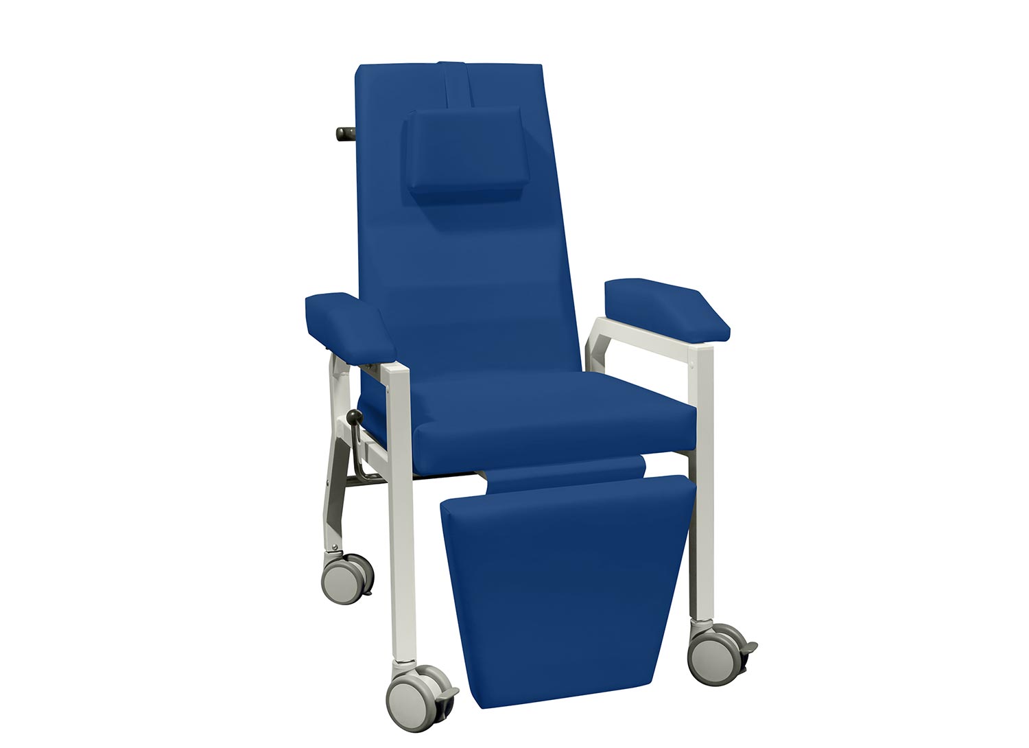 Ein blauer, gepolsterter Stuhl mit Rädern und verstellbarer Rückenlehne, weißer Rahmen.