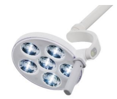 Weisses OP Licht mit sieben LED Kreisen, silbernem Griff und modernem Design