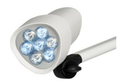 Sie sehen eine moderne weisse LED Lampe mit sieben leuchtenden Dioden